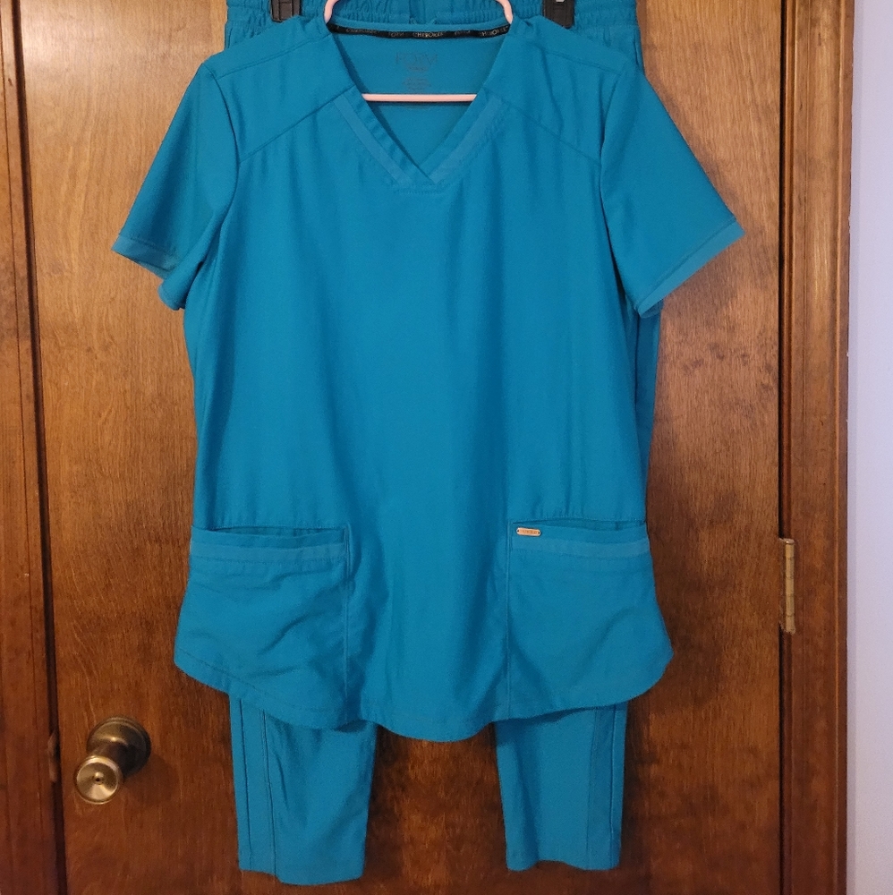 Scrubs Cherokee Teal Medium Set